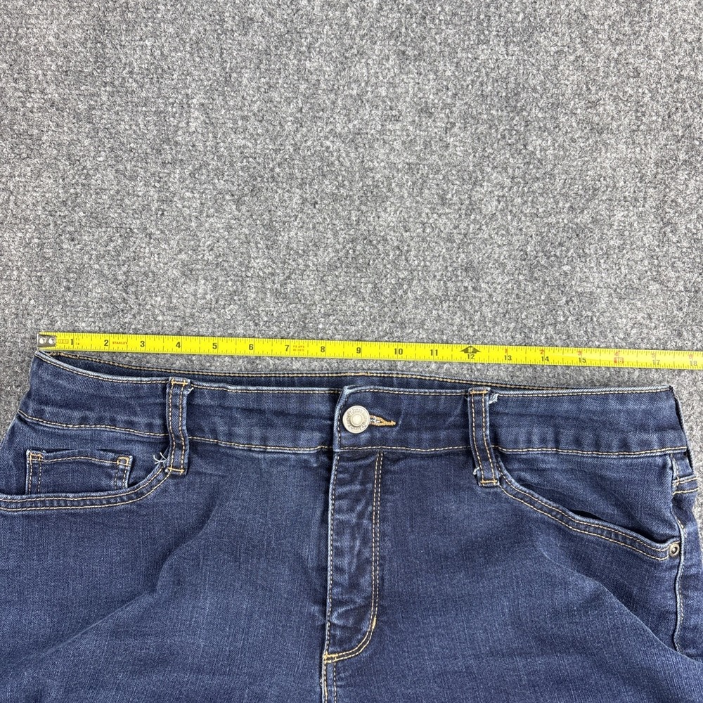 St. John's Bay Women's Plus Size 16W Denim Capri Pants Medium Wash Stretch - Picture 4 of 7